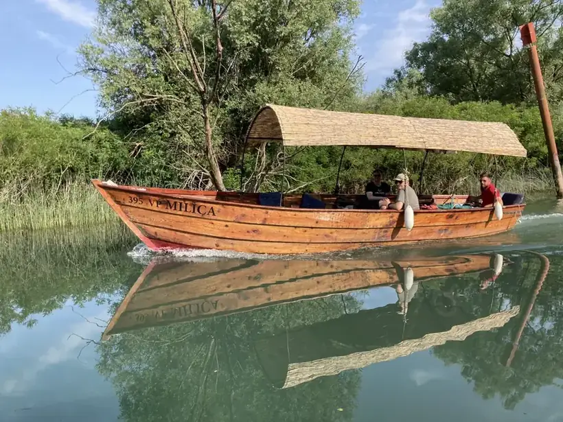 Podgorica Skadar Gölü'nde Geleneksel Kayıkla Teklif