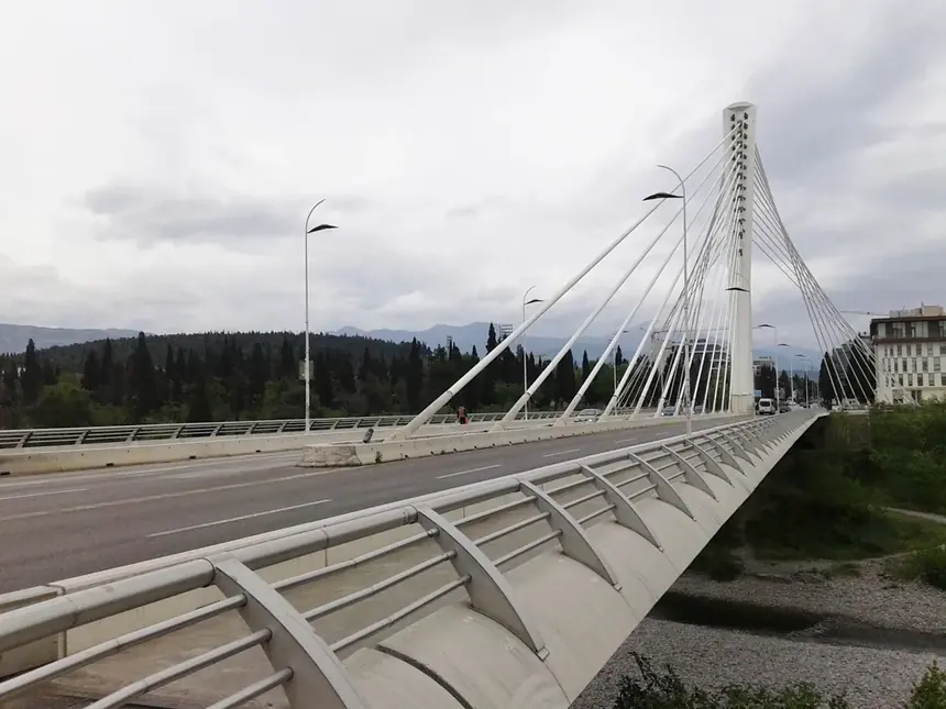 Podgorica Milenyum Köprüsü'nde Işıklı Teklif